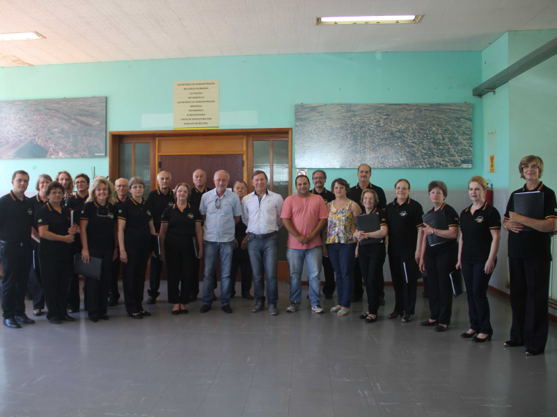 CORAL DA ETNIA ALEMÃ SE APRESENTA NA PREFEITURA MUNICIPAL